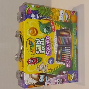NWT Crayola - Silly Scents Sweet Mini Art Case